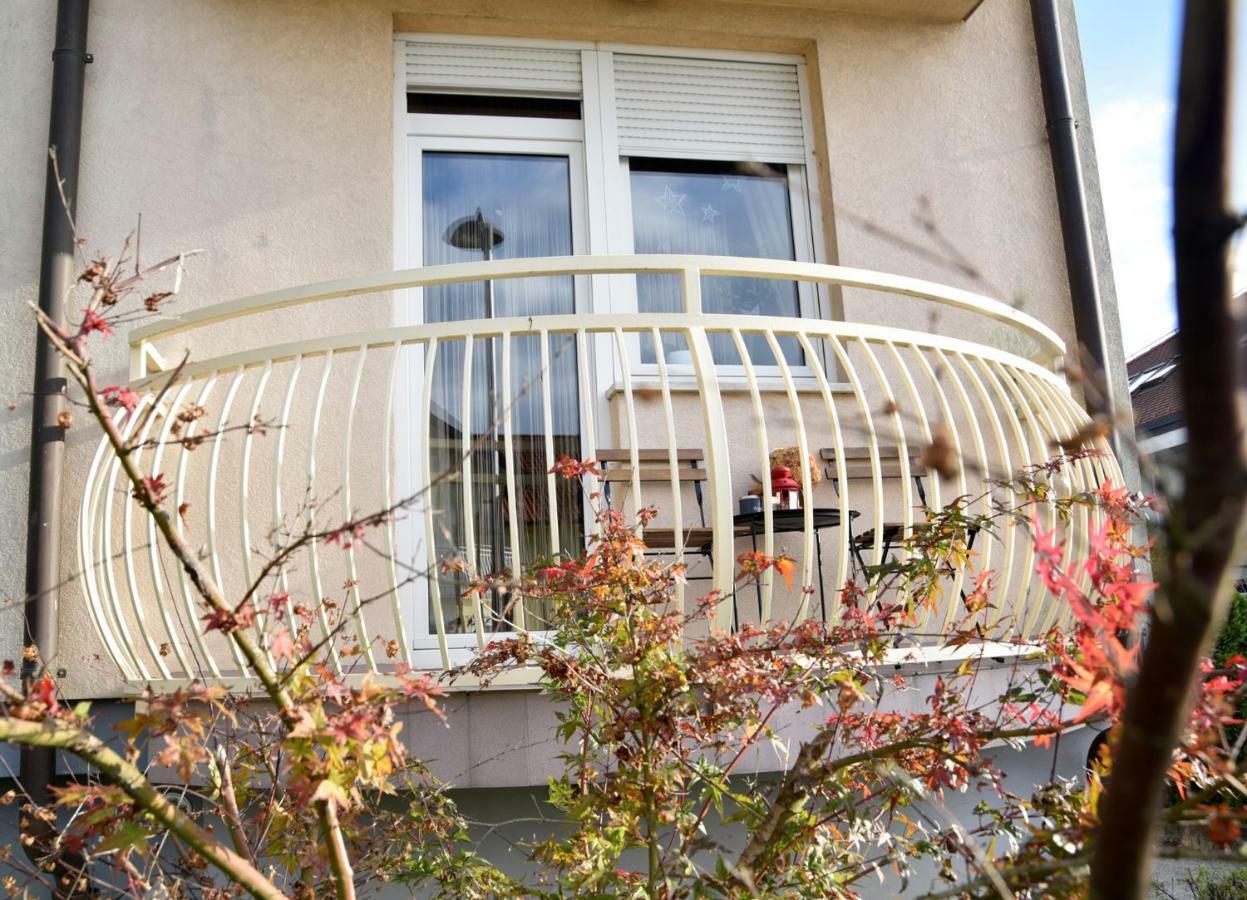 Appartement Studio Apartman D à Sesvete Extérieur photo