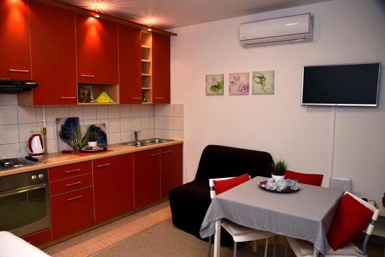 Appartement Studio Apartman D à Sesvete Extérieur photo
