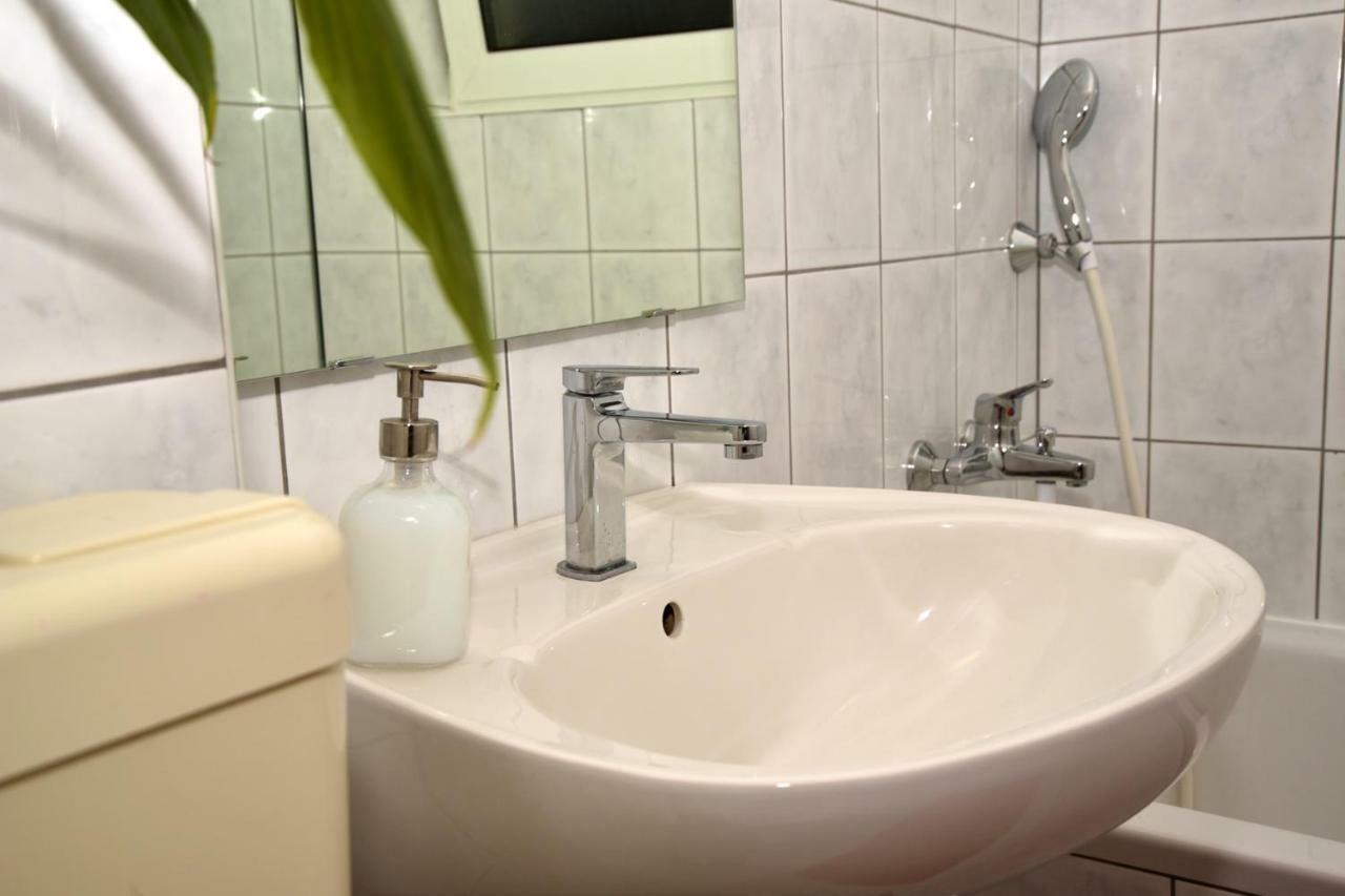 Appartement Studio Apartman D à Sesvete Extérieur photo